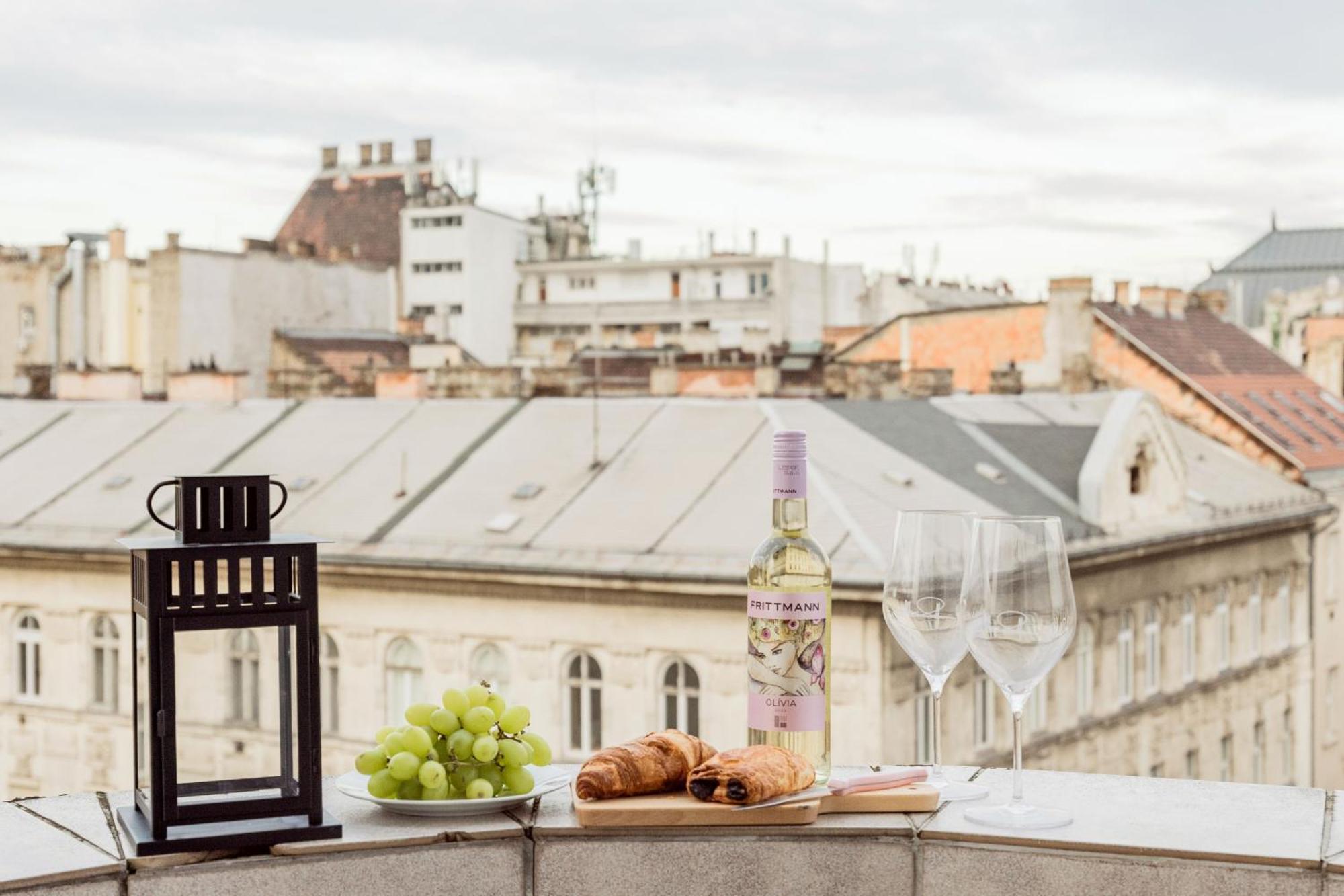 Amazing View Designer Home With Sauna And Jacuzzi 3 Min To Opera House Budapest Luaran gambar