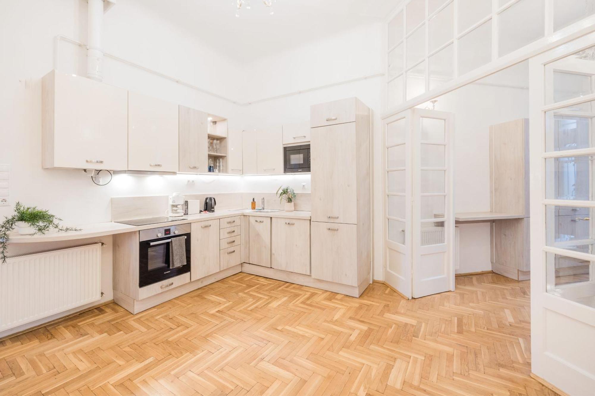 Amazing View Designer Home With Sauna And Jacuzzi 3 Min To Opera House Budapest Luaran gambar